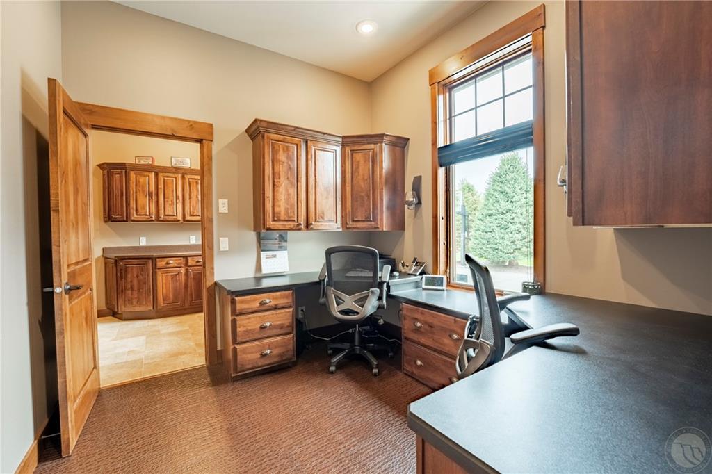 5331 Mule Deer Ct. Property Photo 10