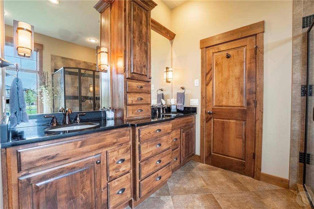 5331 Mule Deer Ct. Property Photo 12