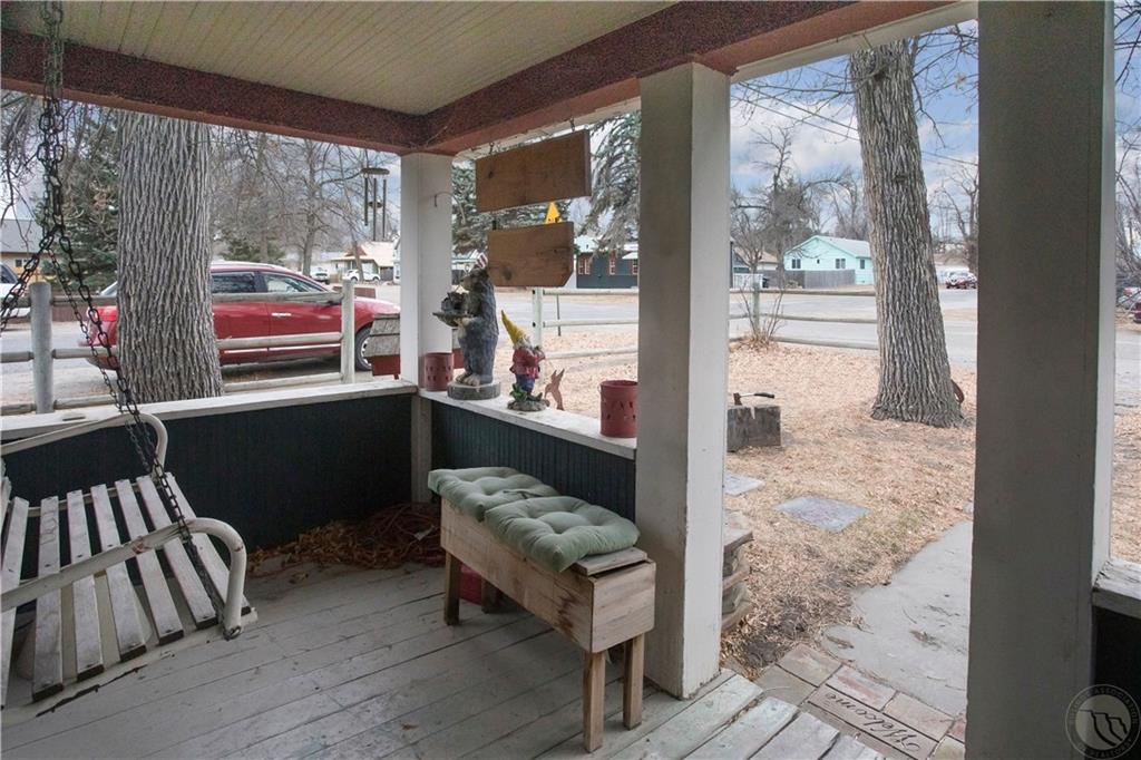 118 S Park Ave Property Photo 2
