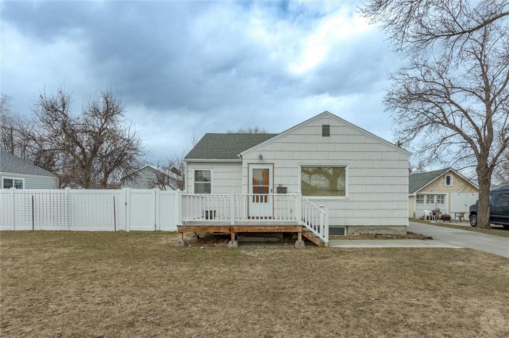 927 Miles Property Photo 1