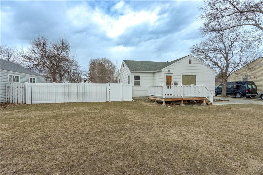 927 Miles Property Photo 2