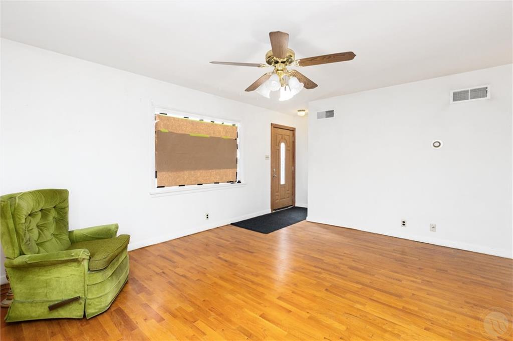 927 Miles Property Photo 6