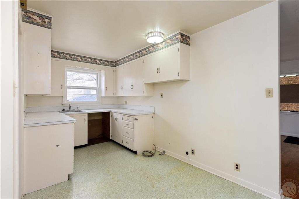 927 Miles Property Photo 8