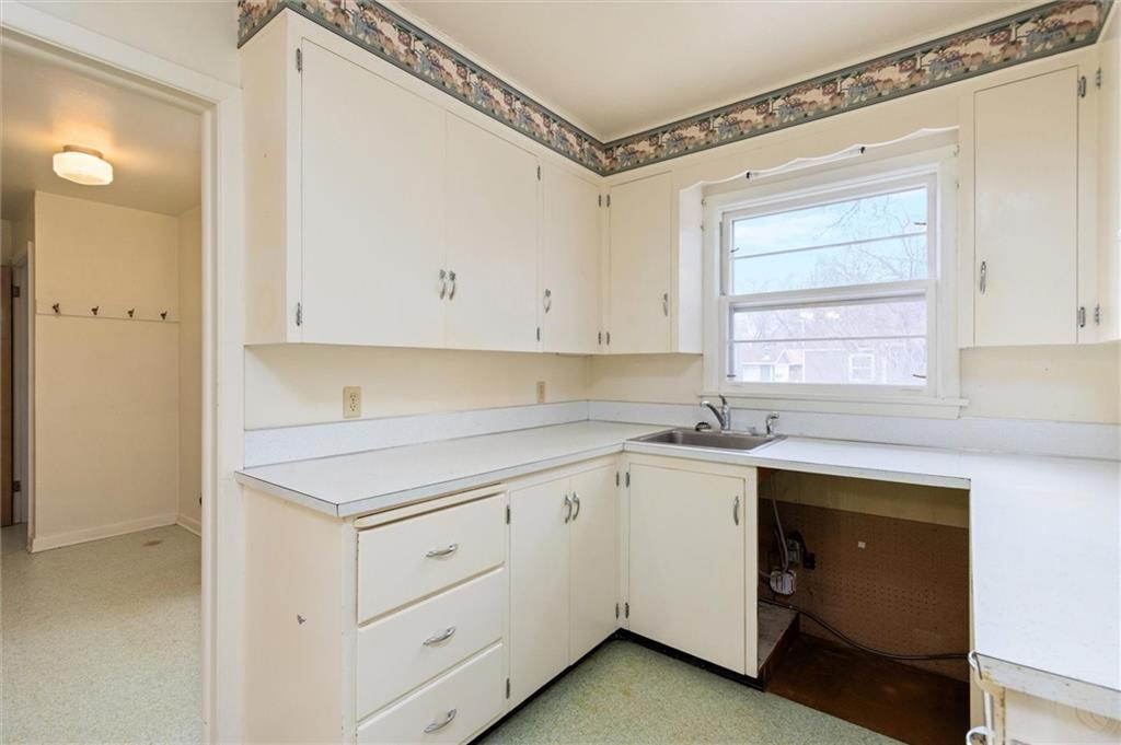 927 Miles Property Photo 9