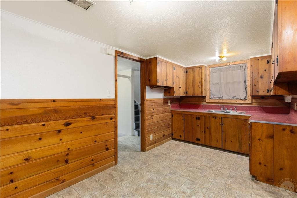 927 Miles Property Photo 22