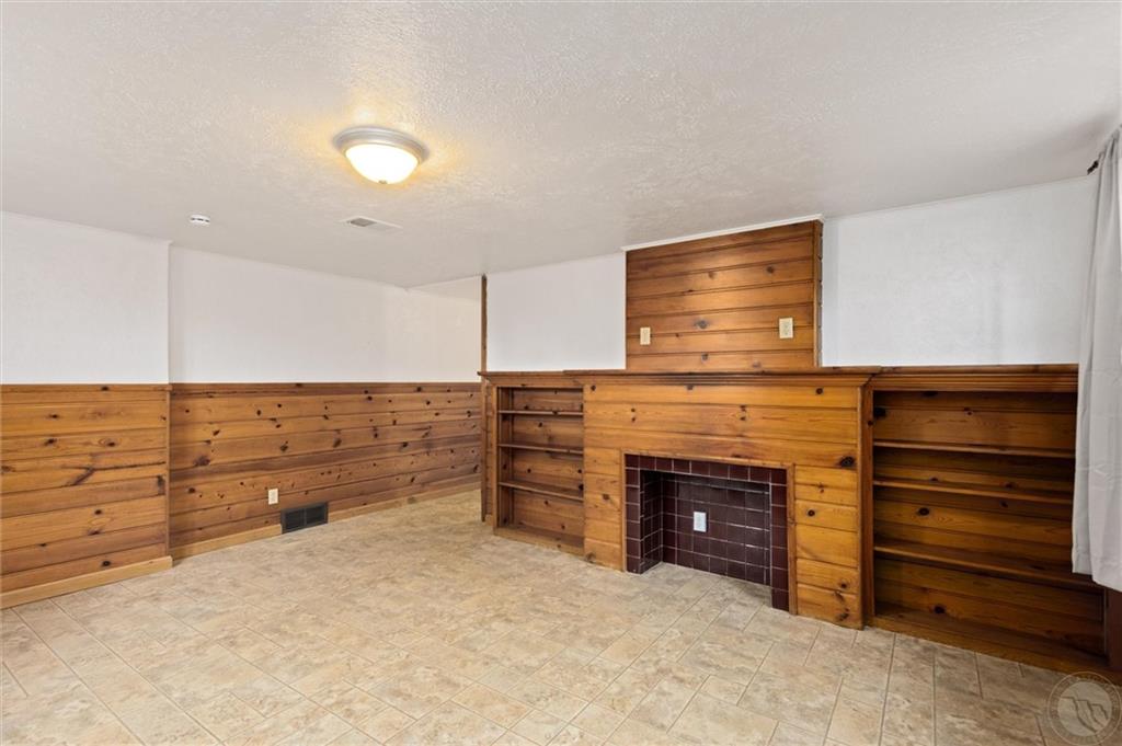 927 Miles Property Photo 27