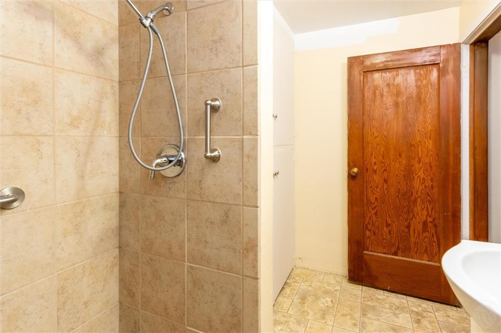 927 Miles Property Photo 32