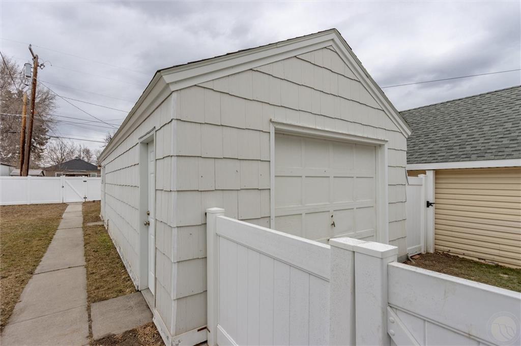 927 Miles Property Photo 33