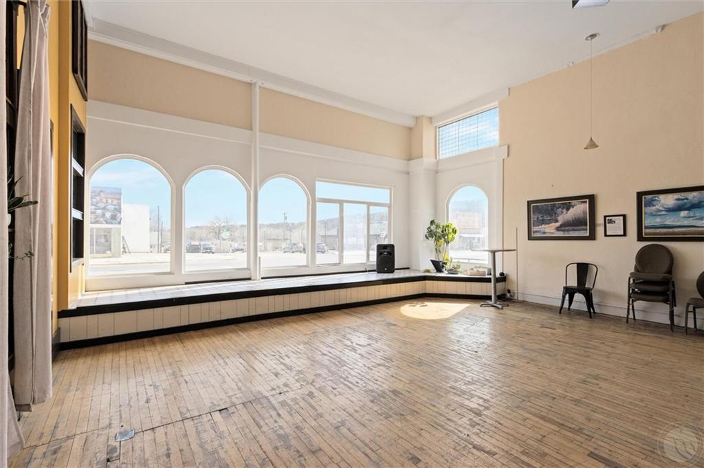 101 Main Property Photo 6