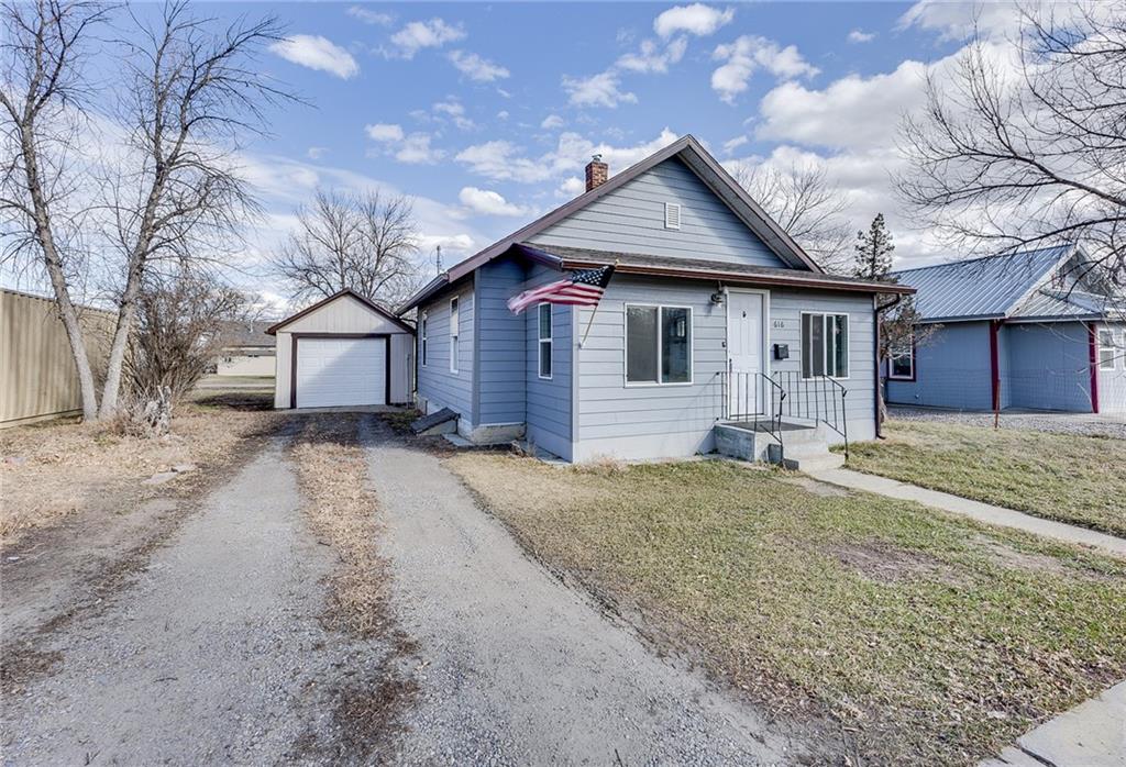 616 1st Property Photo 2