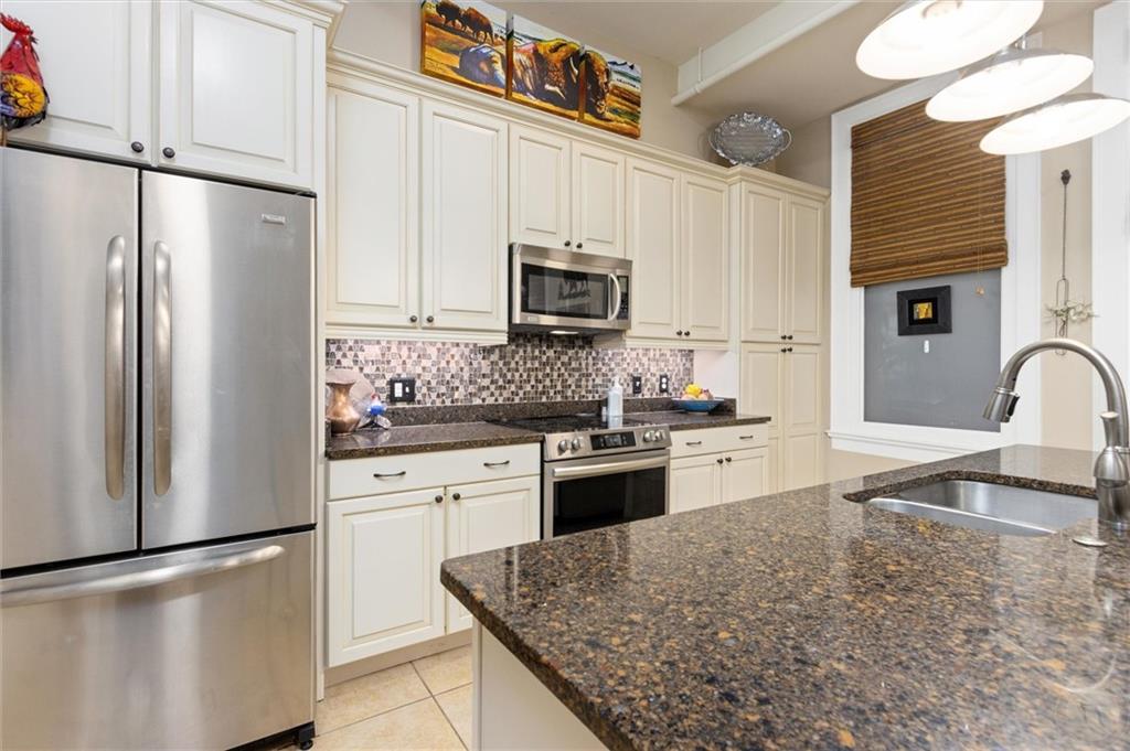 104 N Broadway 302 Property Photo 10