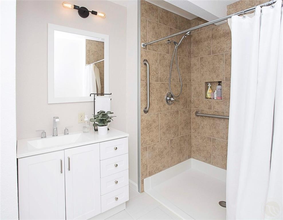 512 W Front Ave Property Photo 8