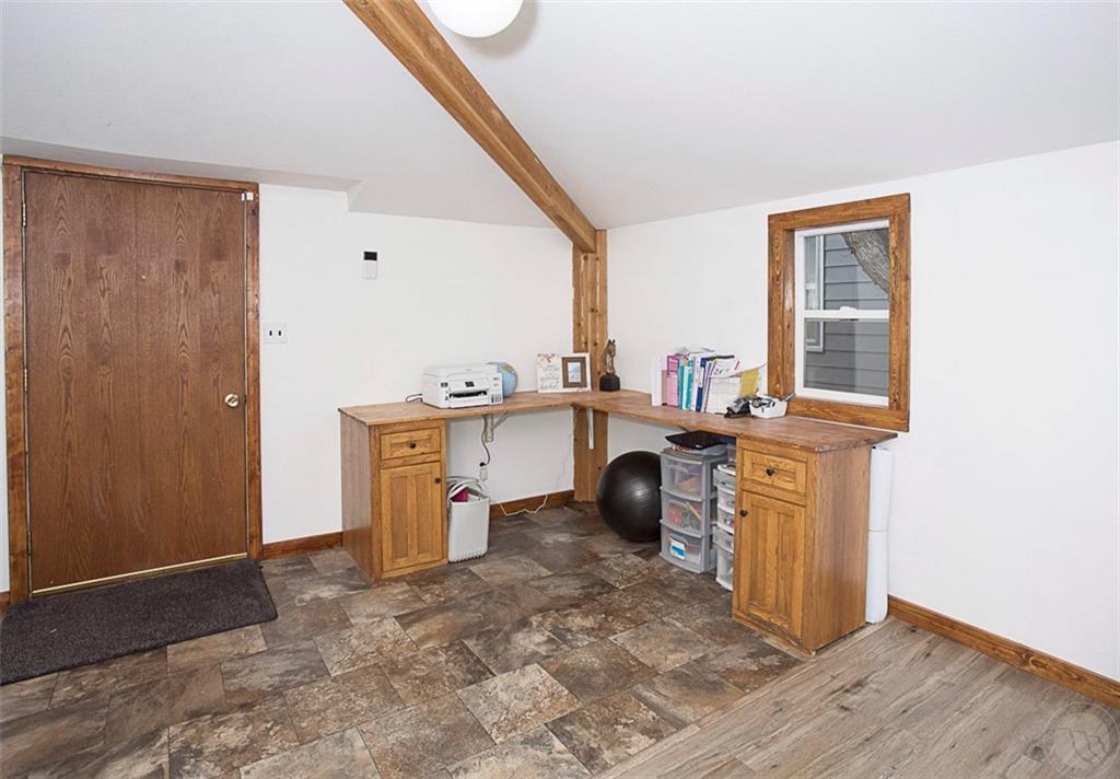 512 W Front Ave Property Photo 33
