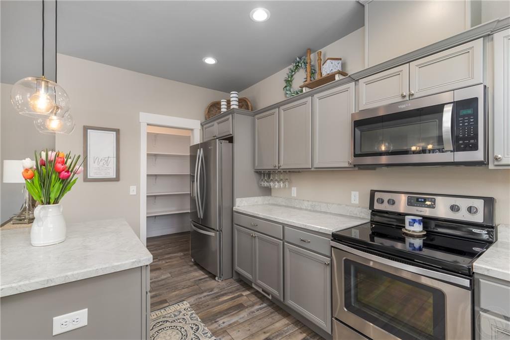1860 Songbird Drive Property Photo 11