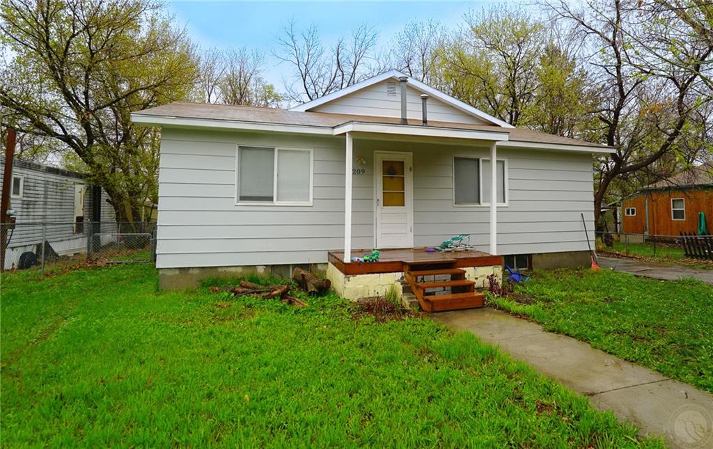 209 S 2nd Property Photo