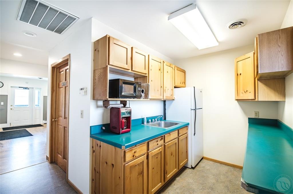 15 Two Willow Lane Property Photo 16