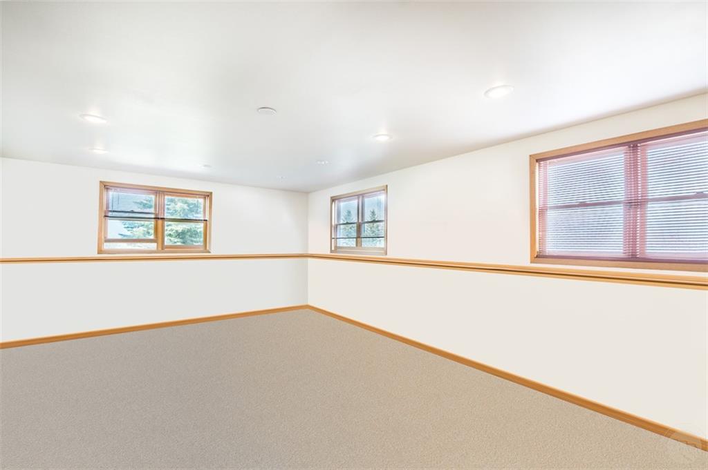 15 Two Willow Lane Property Photo 22