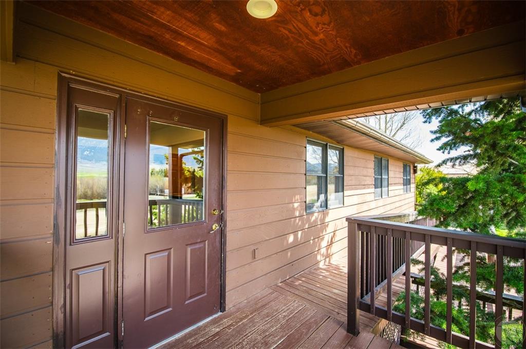 15 Two Willow Lane Property Photo 35
