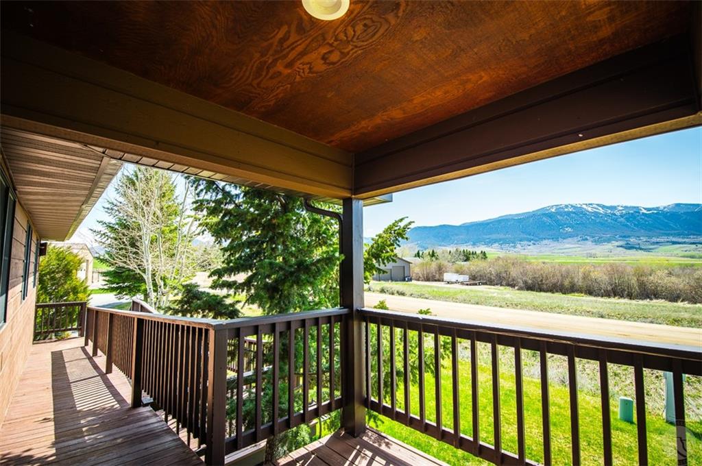 15 Two Willow Lane Property Photo 36