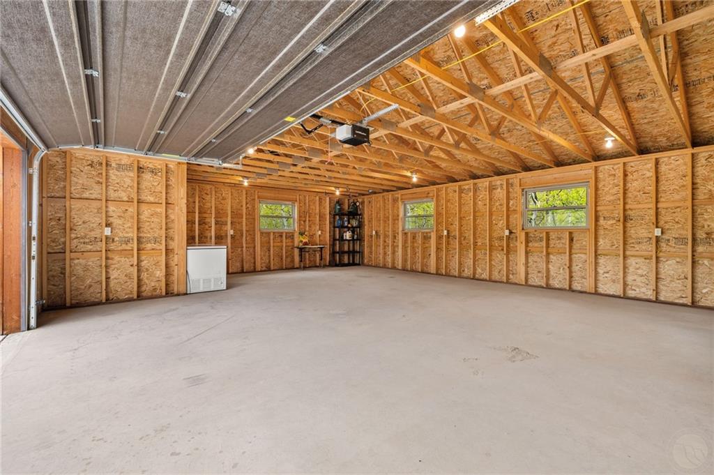 390 E Rosebud Rd Property Photo 5