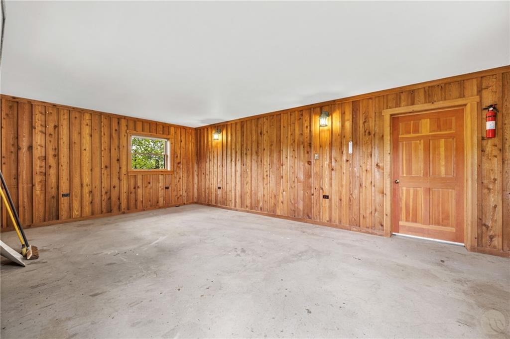 390 E Rosebud Rd Property Photo 32