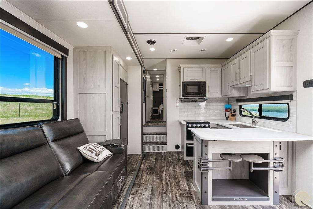 112 Garnet Boulevard Property Photo 16