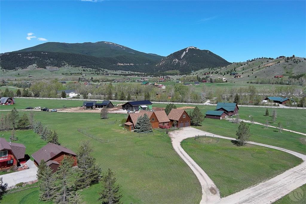 5 Comanche Trail Property Photo 3
