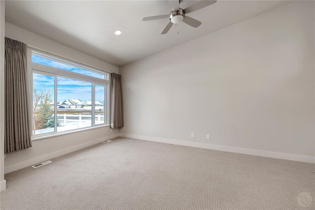 2253 Gleneagles Boulevard Property Photo 6
