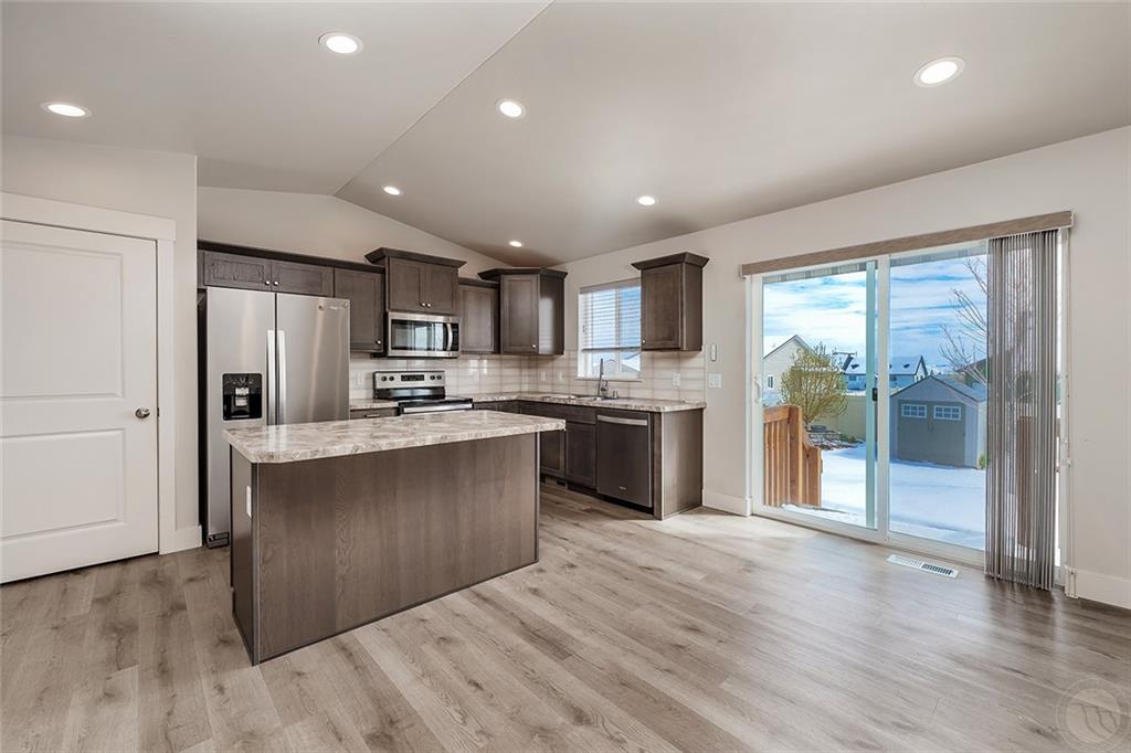 2253 Gleneagles Boulevard Property Photo 7