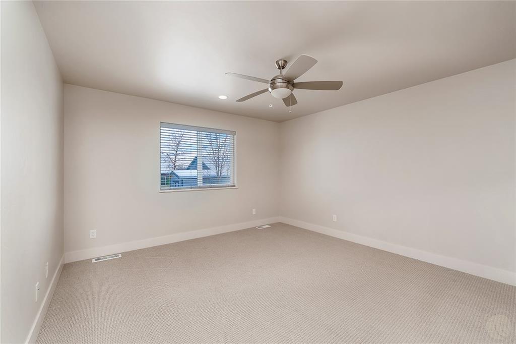 2253 Gleneagles Boulevard Property Photo 11