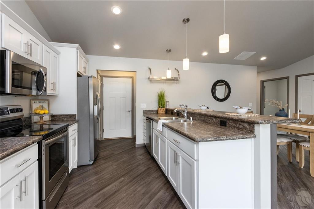 5906 Foxtail Loop Property Photo 9