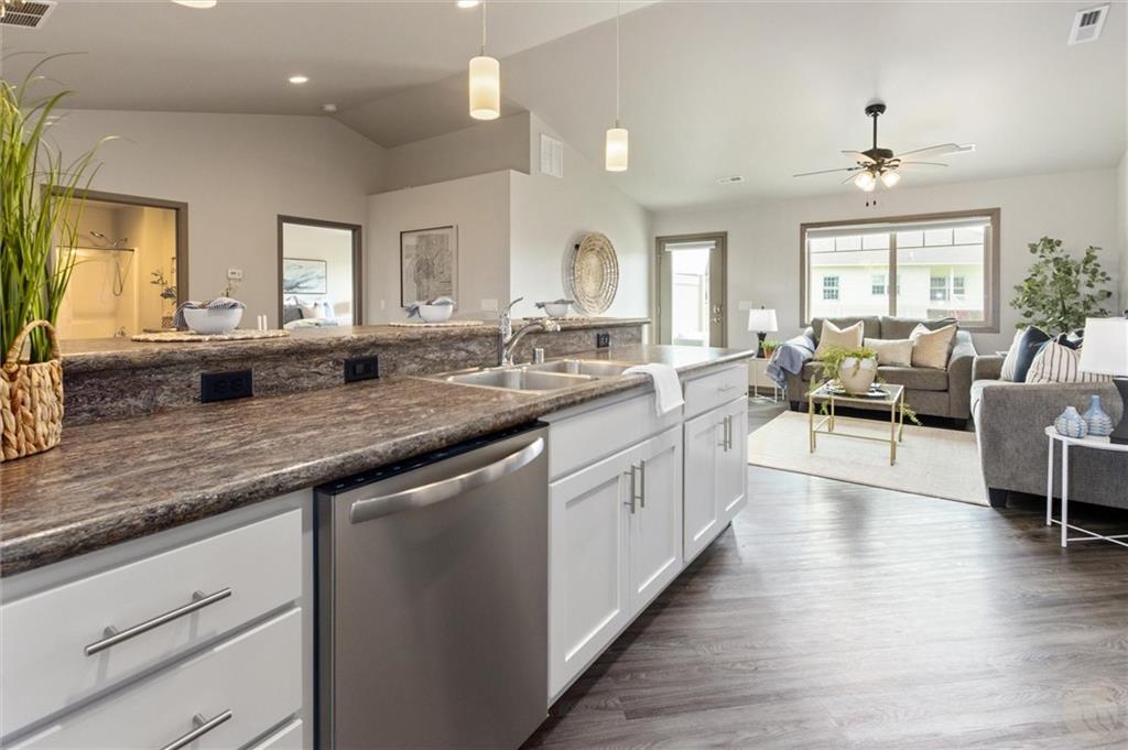 5906 Foxtail Loop Property Photo 11