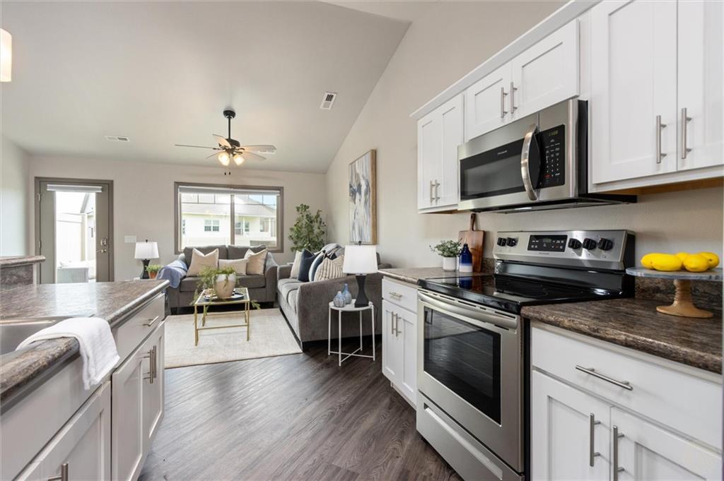 5906 Foxtail Loop Property Photo 12