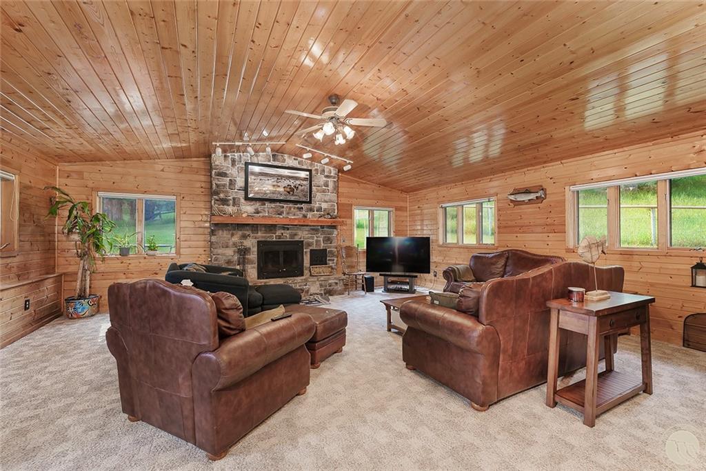 54 E Shane Creek Rd Property Photo 10