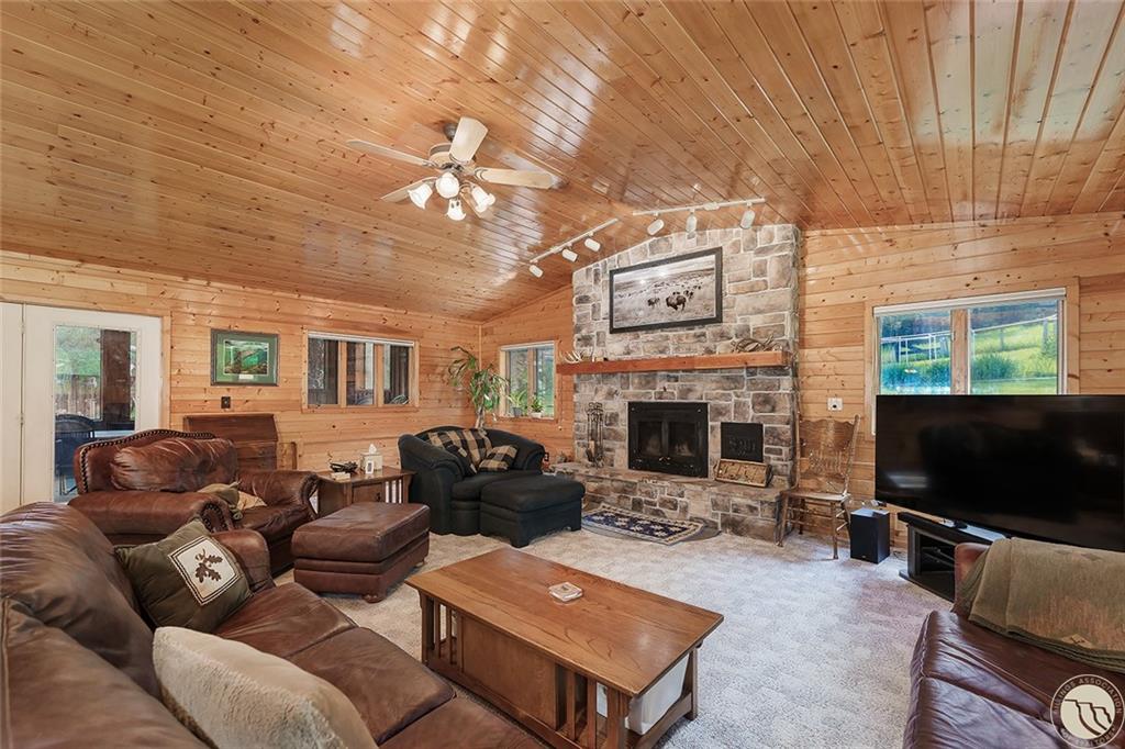 54 E Shane Creek Rd Property Photo 11