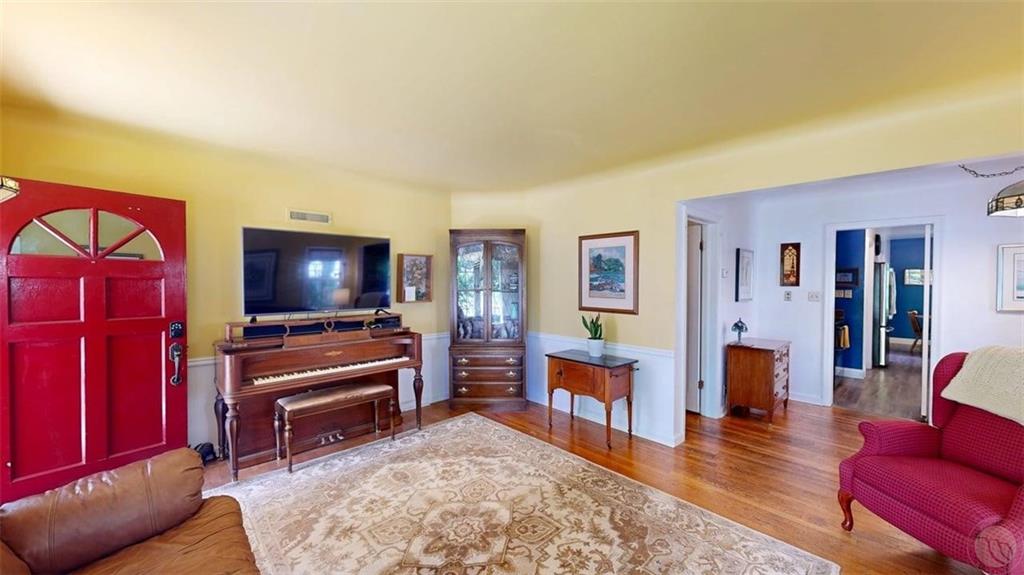 107 Avenue C Property Photo 5