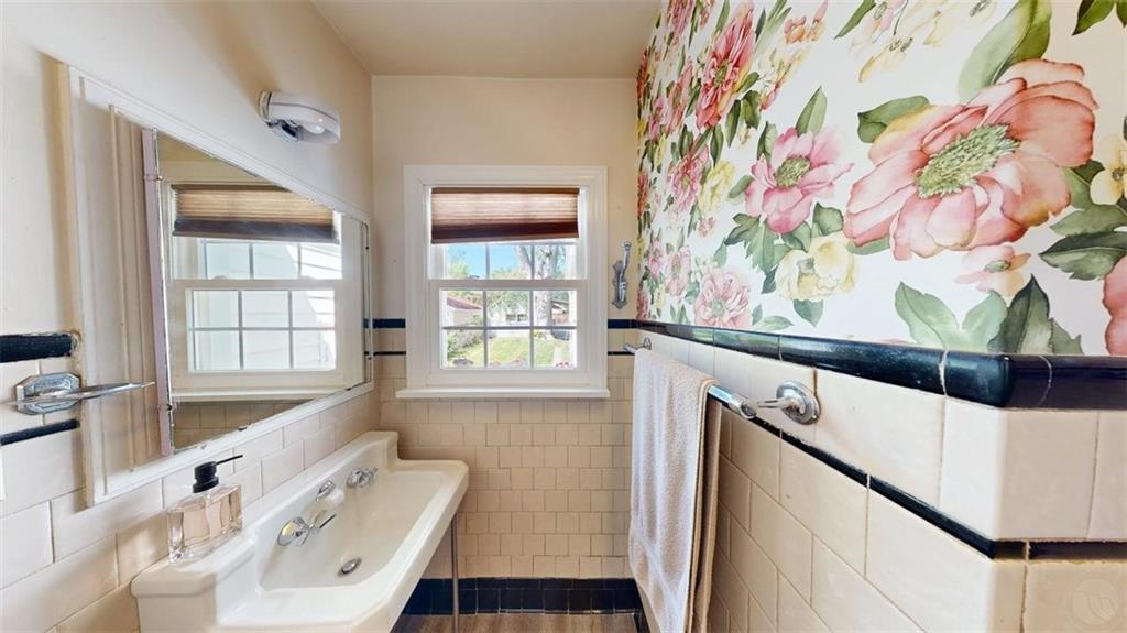 107 Avenue C Property Photo 10