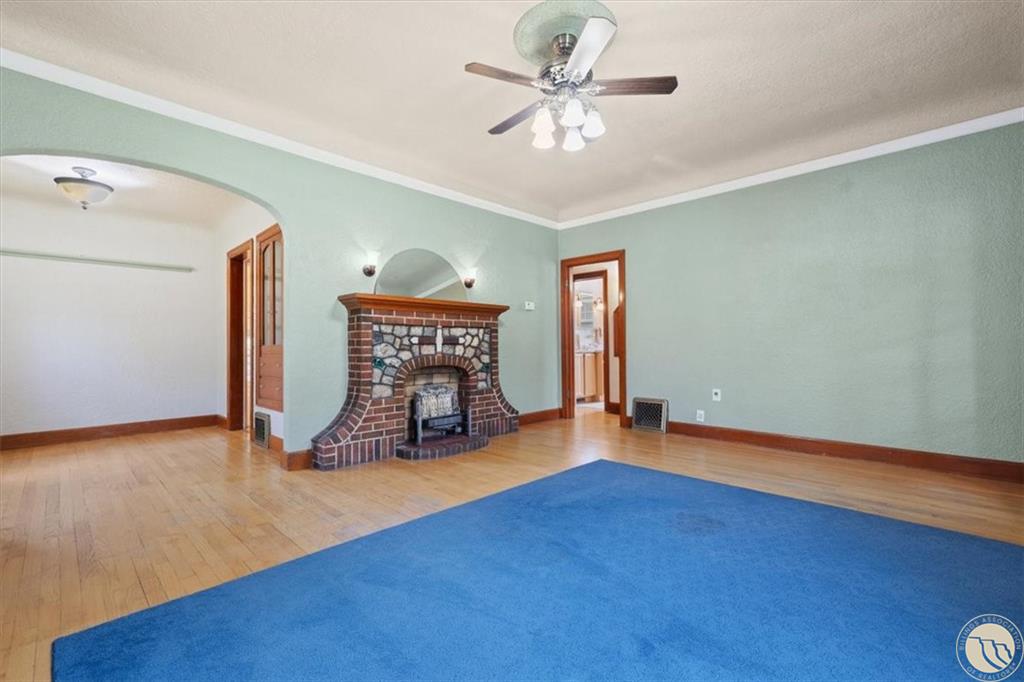 305 E 5th Street Property Photo 5