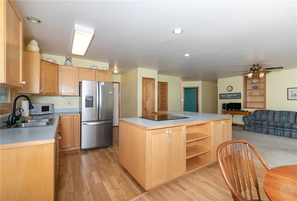 10 Elizabeth Ave Property Photo 8