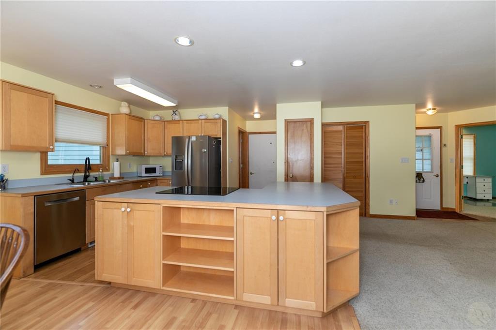 10 Elizabeth Ave Property Photo 10