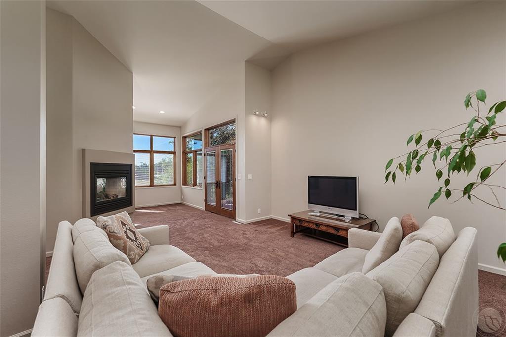 9 Stanford Ct Property Photo 4