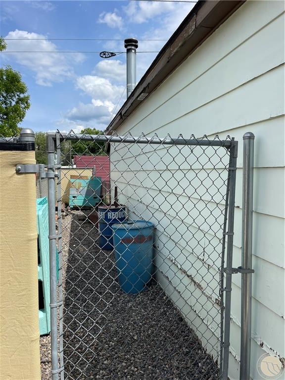141 S 12th St W Property Photo 22