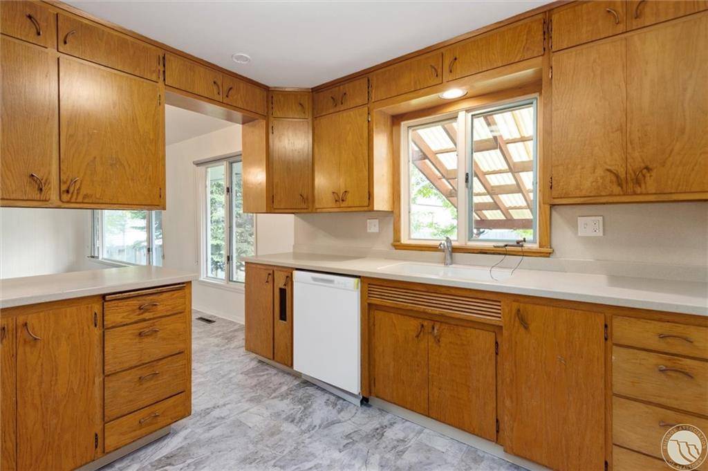 728 Avenue C Property Photo 10