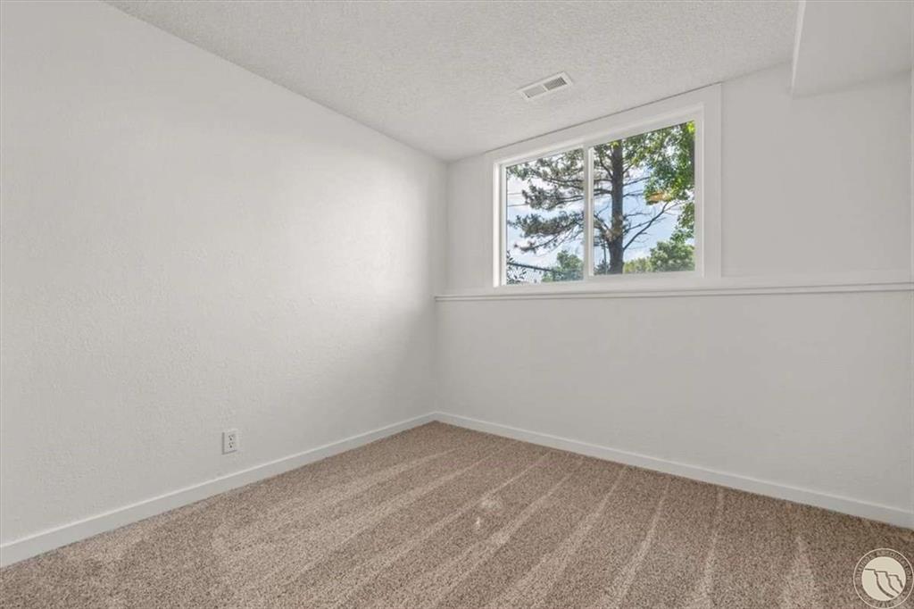 319 Jackson Property Photo 13