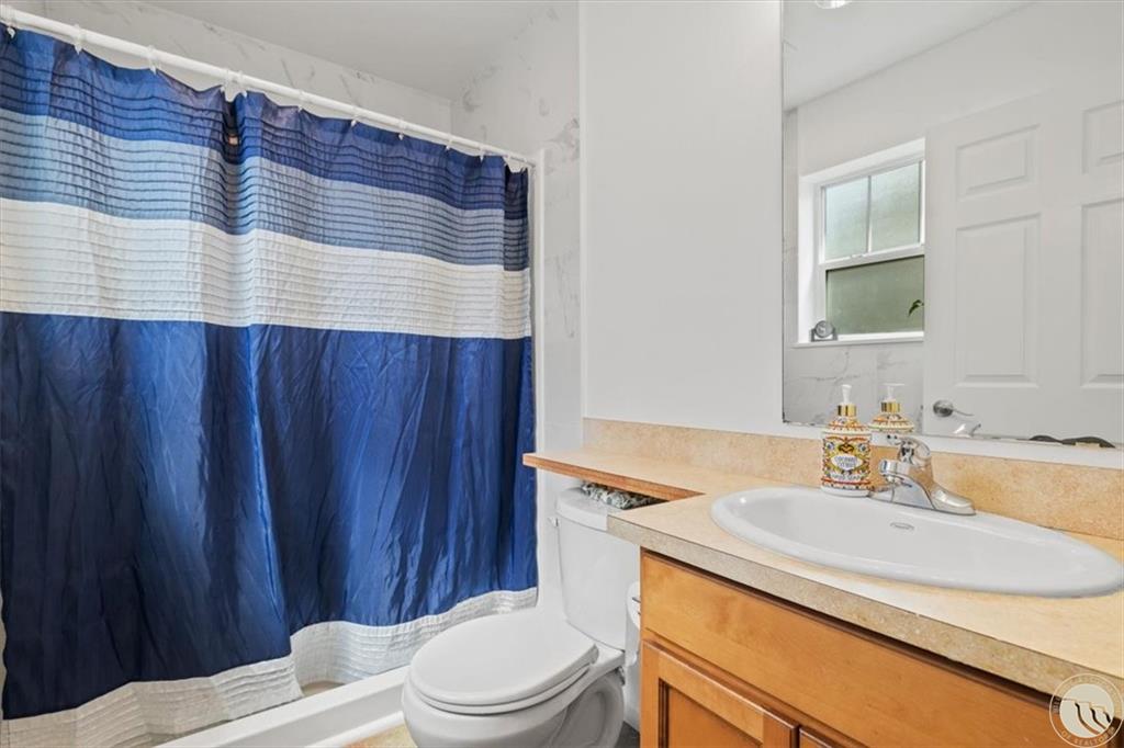 960 Yorkshire Court Property Photo 12