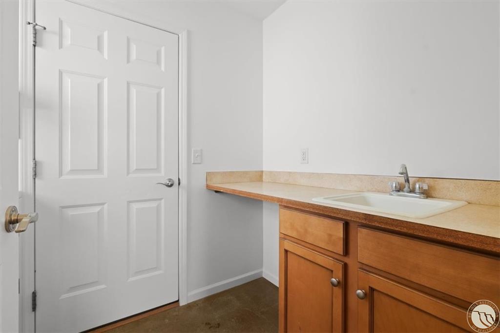 960 Yorkshire Court Property Photo 18