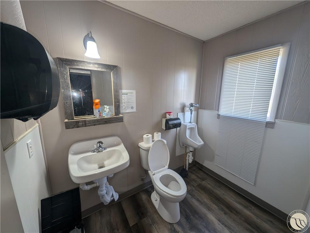 2100 Hwy 200 Property Photo 6