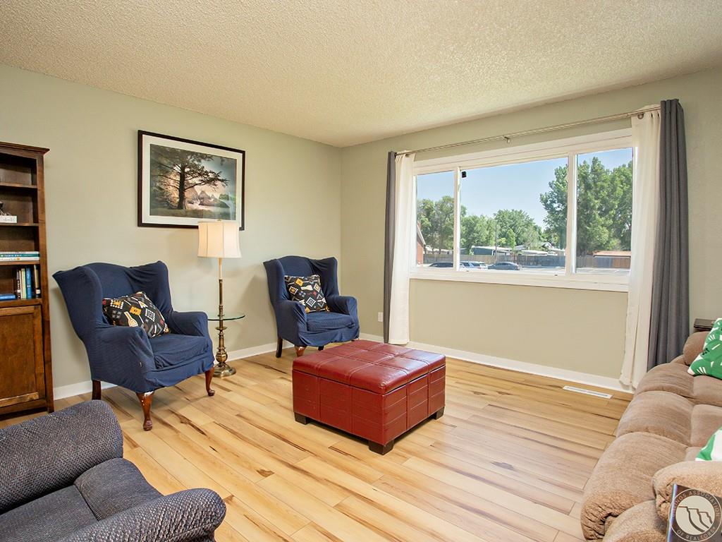 3617 Custer Ave Property Photo 2