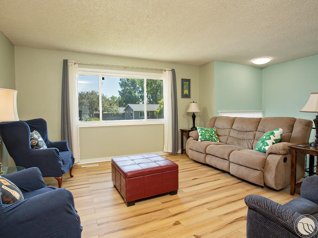 3617 Custer Ave Property Photo 3