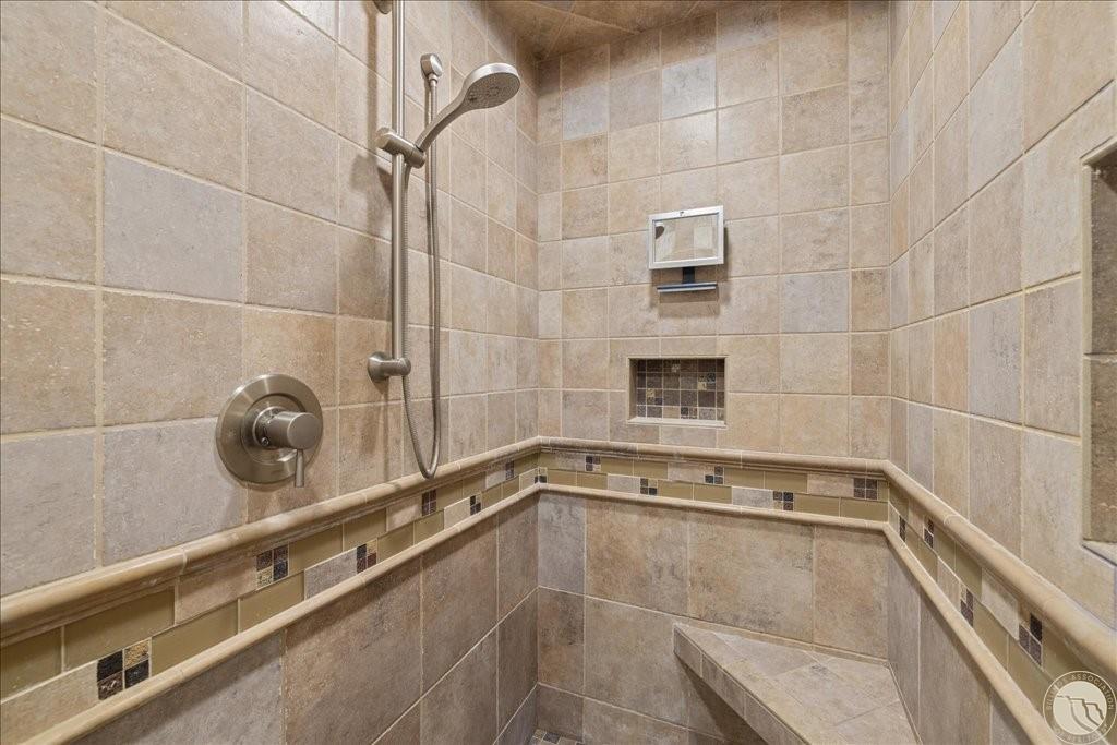 2620 Woody Drive Property Photo 14
